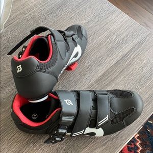 NWOT Peloton Shoes with Clips (size 9)